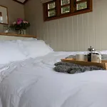 Luxury, Rural Shepherds Hut With Hot Tub Nr Bath