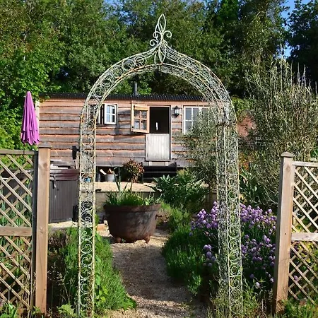 Chalet Luxury, Rural Shepherds Hut With Hot Tub Nr Bath