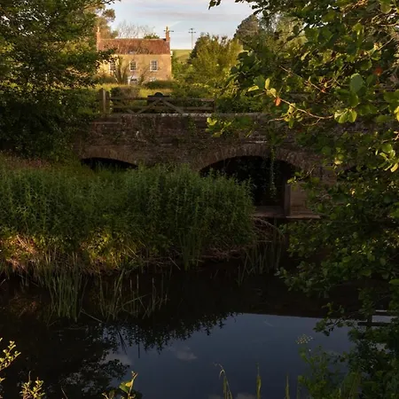 Luxury, Rural Shepherds Hut With Hot Tub Nr Bath *