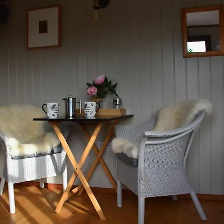 Luxury, Rural Shepherds Hut With Hot Tub Nr Bath *