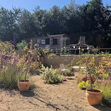 Luxury, Rural Shepherds Hut With Hot Tub Nr Bath Bristol