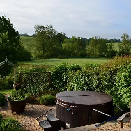 Luxury, Rural Shepherds Hut With Hot Tub Nr Bath Dağ evi