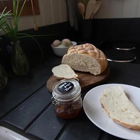 Luxury, Rural Shepherds Hut With Hot Tub Nr Bath Dağ evi