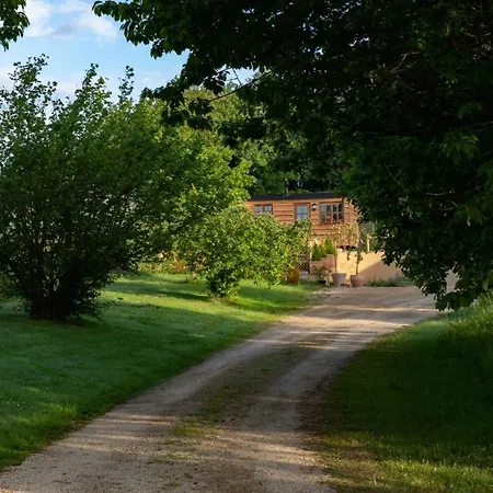 Luxury, Rural Shepherds Hut With Hot Tub Nr Bath Bristol