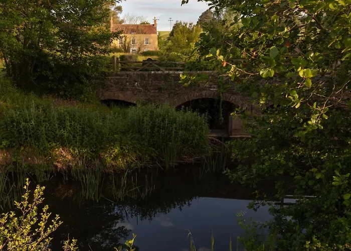 Luxury, Rural Shepherds Hut With Hot Tub Nr Bath *