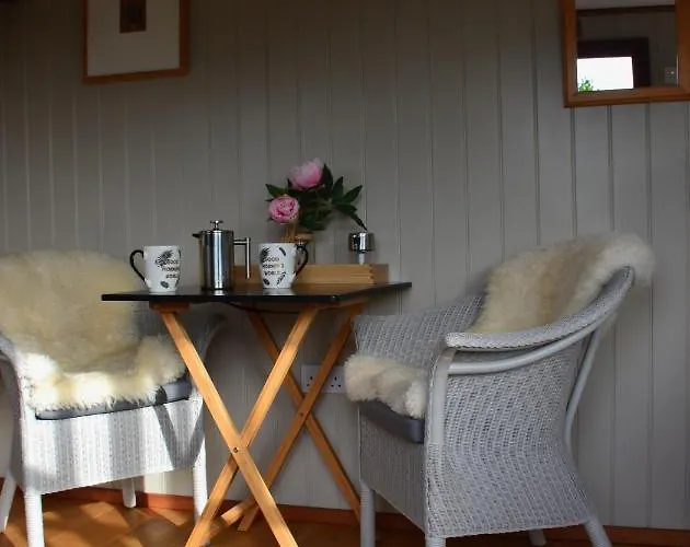 Luxury, Rural Shepherds Hut With Hot Tub Nr Bath *