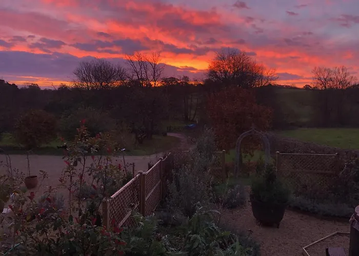 Luxury, Rural Shepherds Hut With Hot Tub Nr Bath Chalet