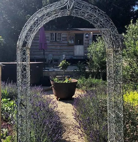 Luxury, Rural Shepherds Hut With Hot Tub Nr Bath Chalet *