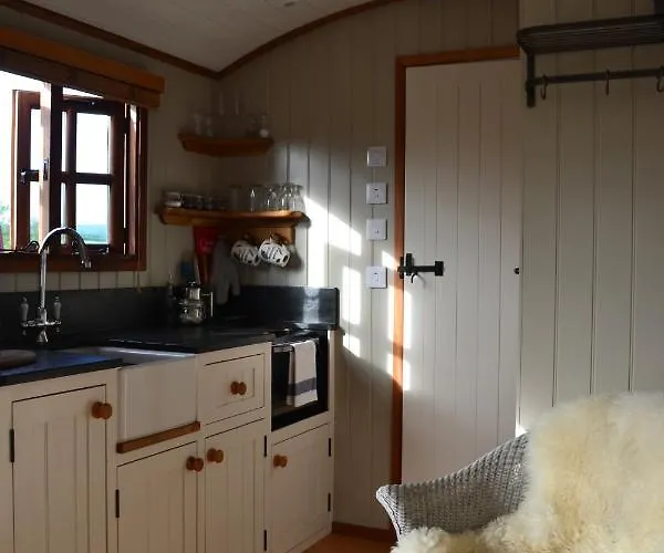 Luxury, Rural Shepherds Hut With Hot Tub Nr Bath בקתה *