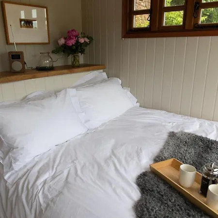 Chalet Luxury, Rural Shepherds Hut With Hot Tub Nr Bath *