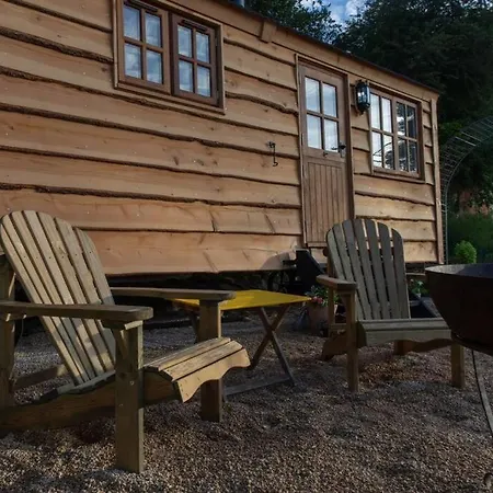 Luxury, Rural Shepherds Hut With Hot Tub Nr Bath Chalet Bristol