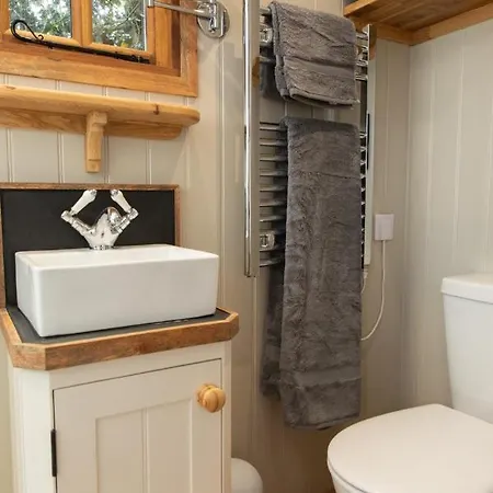 Luxury, Rural Shepherds Hut With Hot Tub Nr Bath *