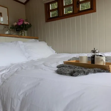 Luxury, Rural Shepherds Hut With Hot Tub Nr Bath