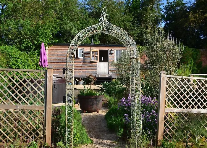 Chalet Luxury, Rural Shepherds Hut With Hot Tub Nr Bath