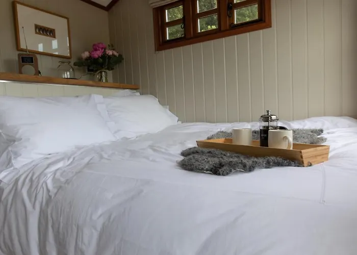 Luxury, Rural Shepherds Hut With Hot Tub Nr Bath